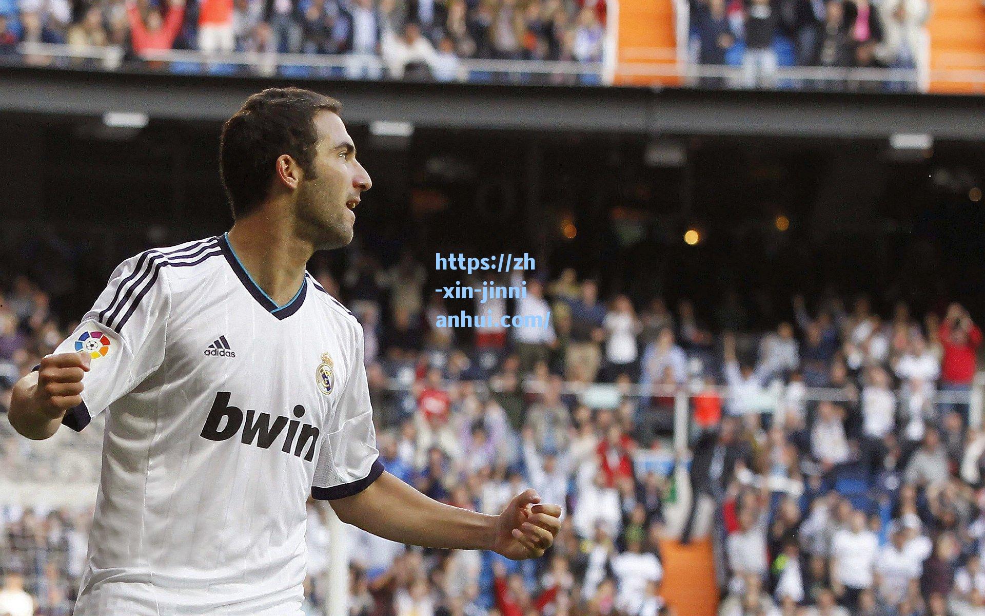 天空体育评本赛季英超多项最佳，萨拉赫荣膺最佳球员，三笘薰惊天倒钩当选最佳进球