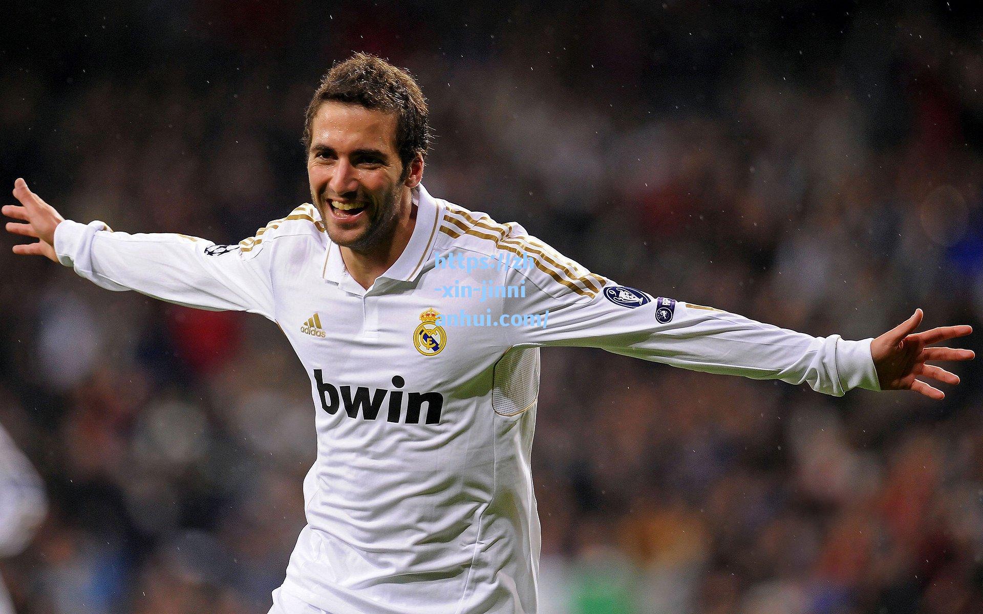 迈克尔-比斯利：雷吉-埃文斯能抢20个篮板 我说他比魔兽更好