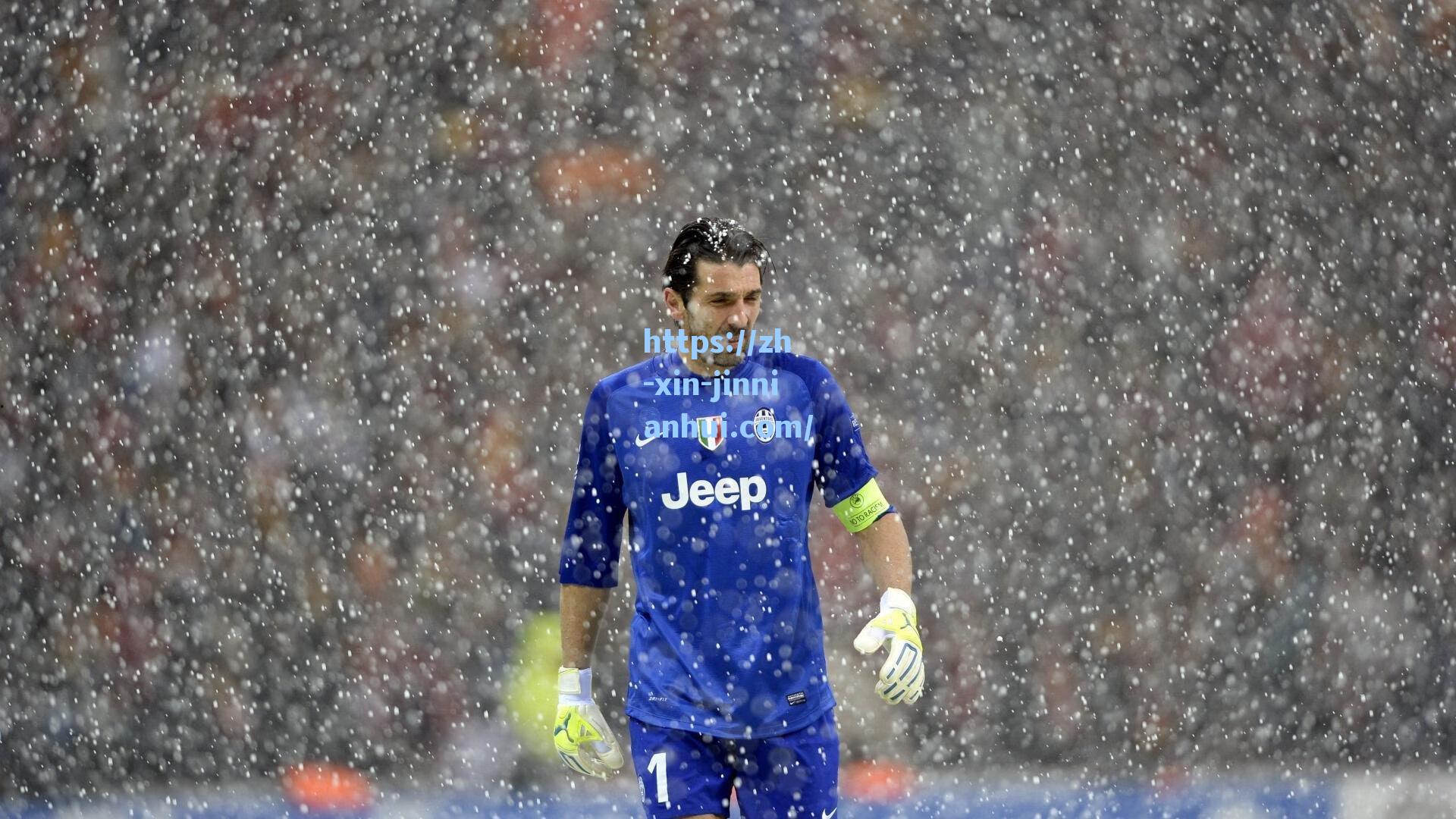 泰山主场力克十人三镇，泽卡双响克雷桑献助攻