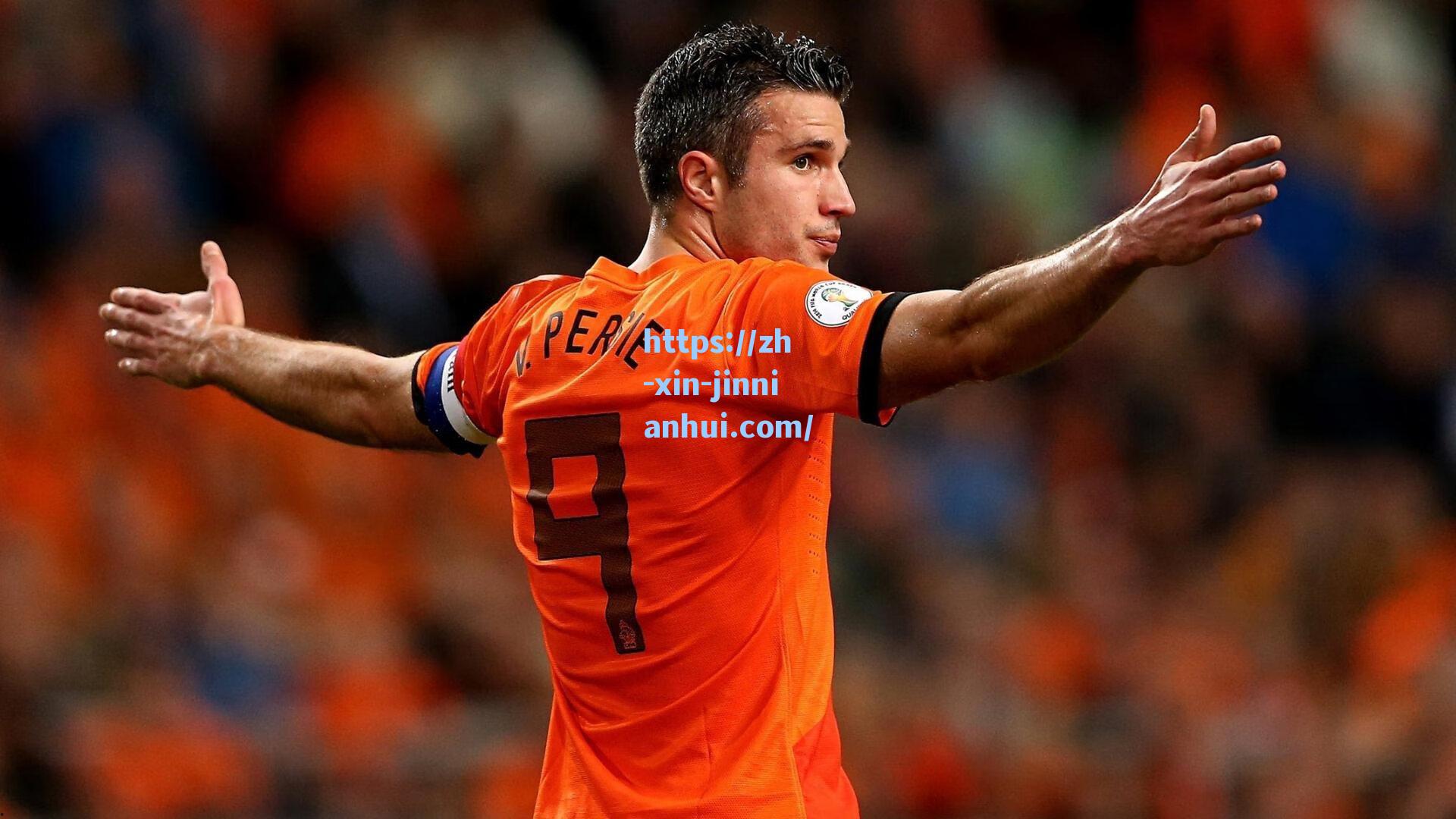 2亿欧年薪创纪录！C罗社交媒体狂欢续约，德赫亚调侃免费踢球引爆球迷热议